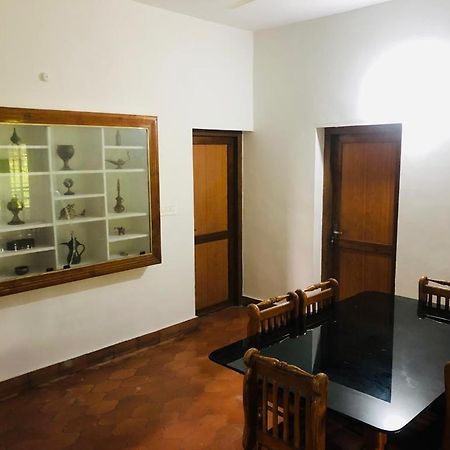 H Villa Nilambūr Buitenkant foto