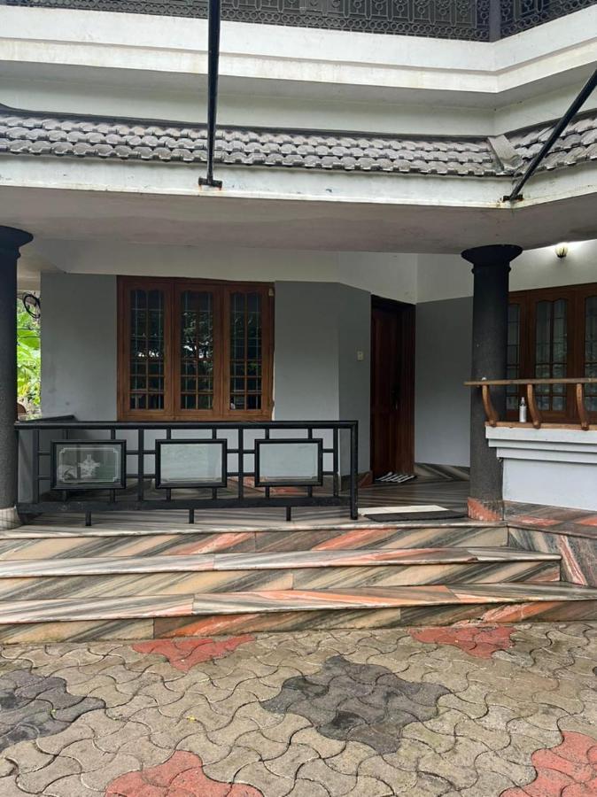 H Villa Nilambūr Buitenkant foto